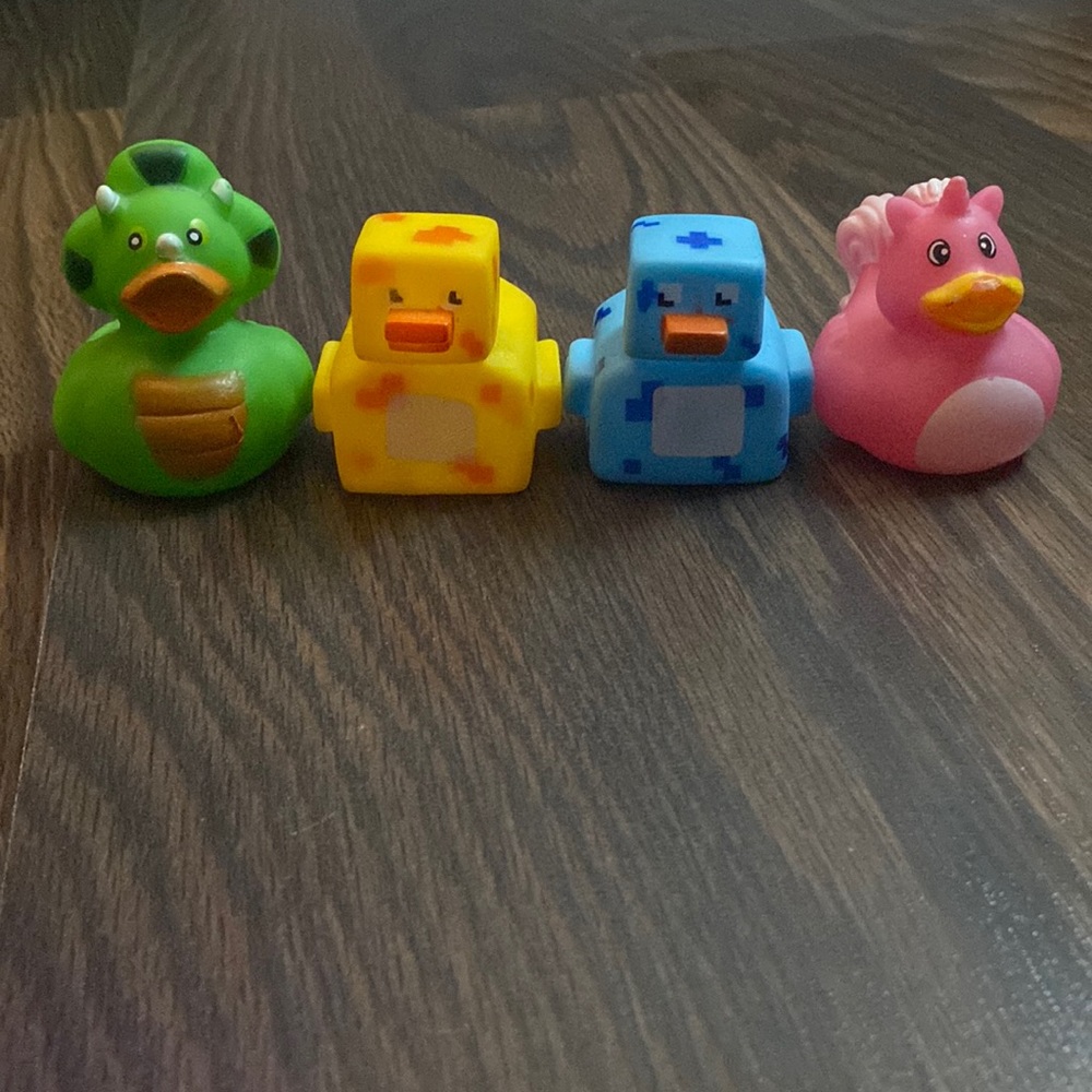 🐥Cute Rubber Ducks! (With designs)🐥
